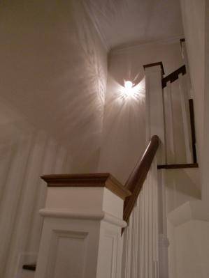 階段照明として使われたおしゃれなブラケットライト-WB235+963/CUT