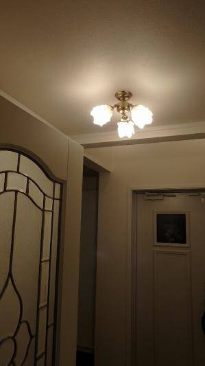 クラシックな天井照明pb615-3+235satを玄関照明として使った施工例