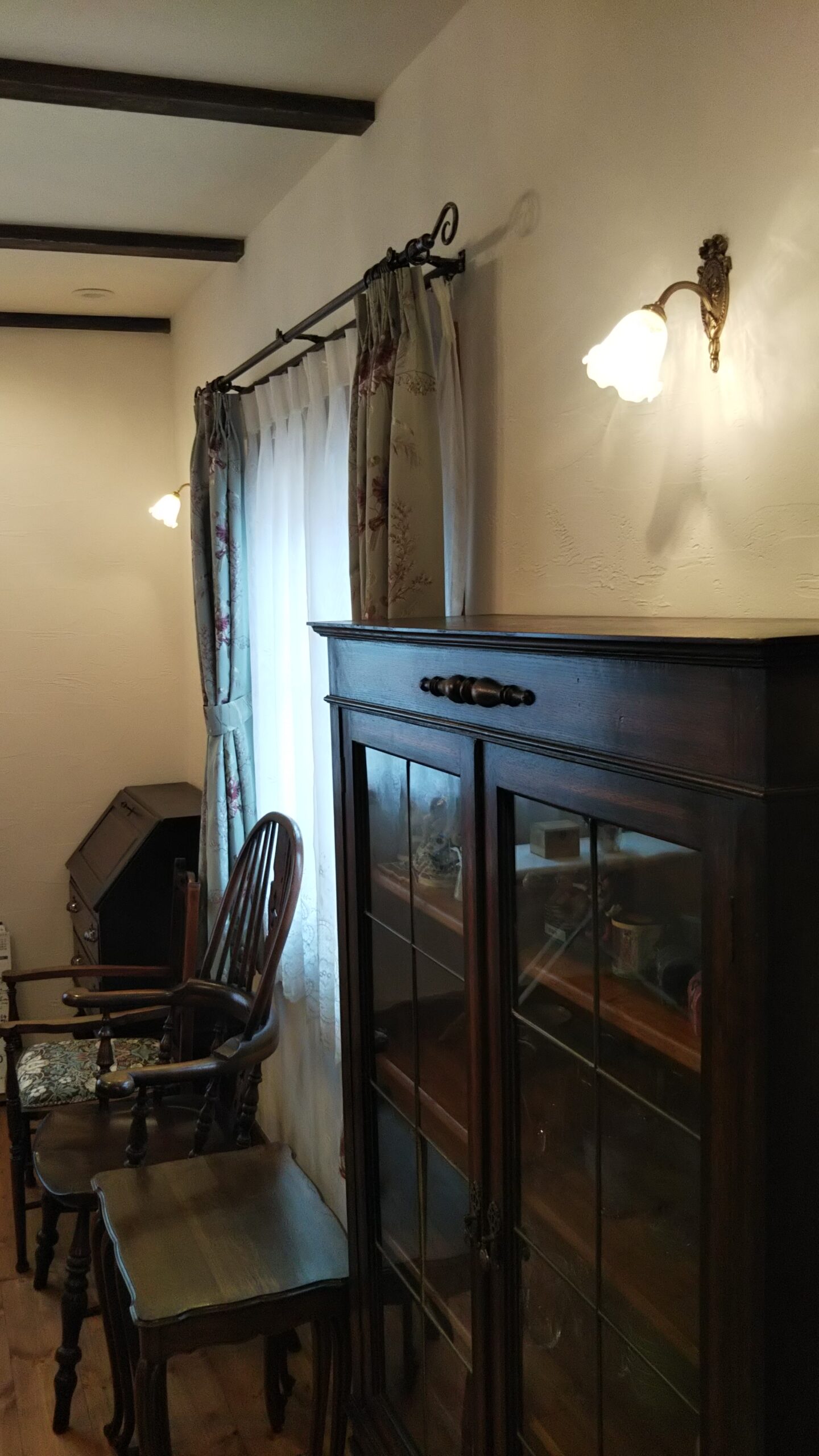 綺々子インテリア　アンティーク　ビンテージ　リビング ディープなヴィンテージテイストのリビング空間コーデ/ルーム